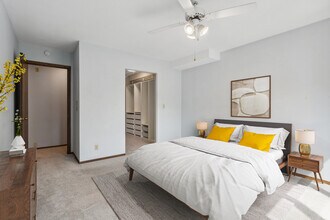 3200 Virginia Ave S, Unit 107 in St. Louis Park, MN - Foto de edificio - Building Photo