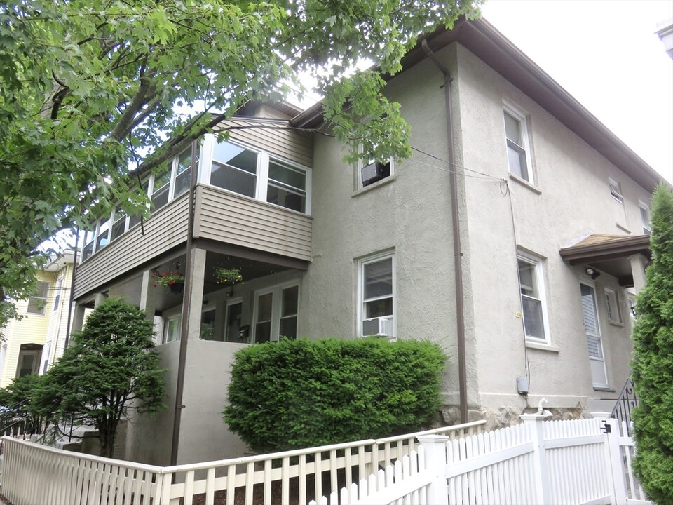 43 Rich St in Waltham, MA - Building Photo