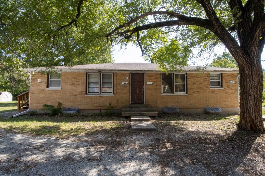 1403 Lowe St in Columbia, MO - Foto de edificio