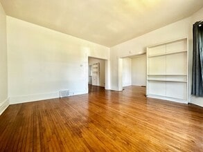 122 S Van Buren St in Green Bay, WI - Building Photo - Building Photo