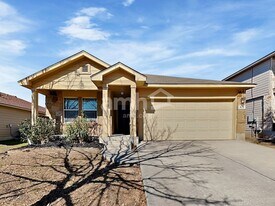 631 Tom Kemp Dr in New Braunfels, TX - Building Photo