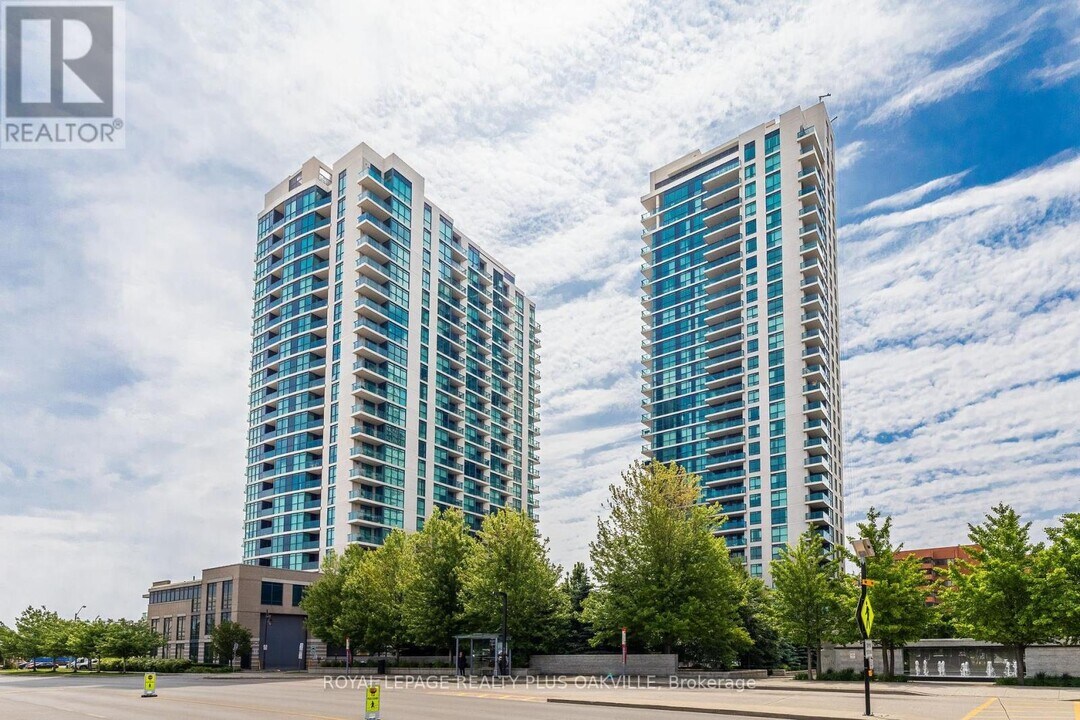 215-2215 Sherway Gardens Rd in Toronto, ON - Building Photo