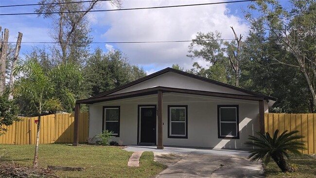 485 S Goodwin St in Lake Helen, FL - Foto de edificio - Building Photo