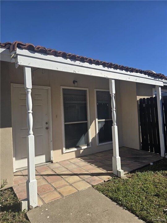 7 E Stubbs St in Edinburg, TX - Building Photo