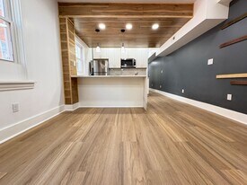 5834 Phillips Ave, Unit 1A in Pittsburgh, PA - Building Photo