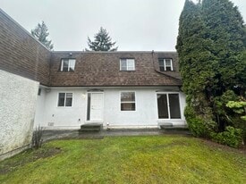 9 Buttertubs Dr in Nanaimo, BC - Building Photo