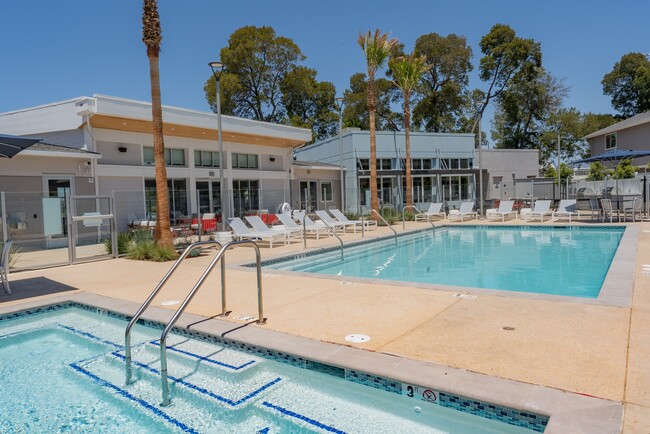 Admirals Cove in Alameda, CA - Building Photo - Building Photo