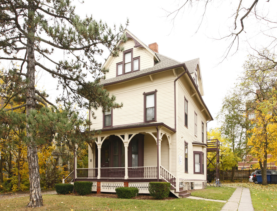 114 N Division St in Ann Arbor, MI - Building Photo