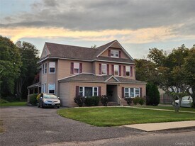 40 Tyler Ave in West Sayville, NY - Building Photo