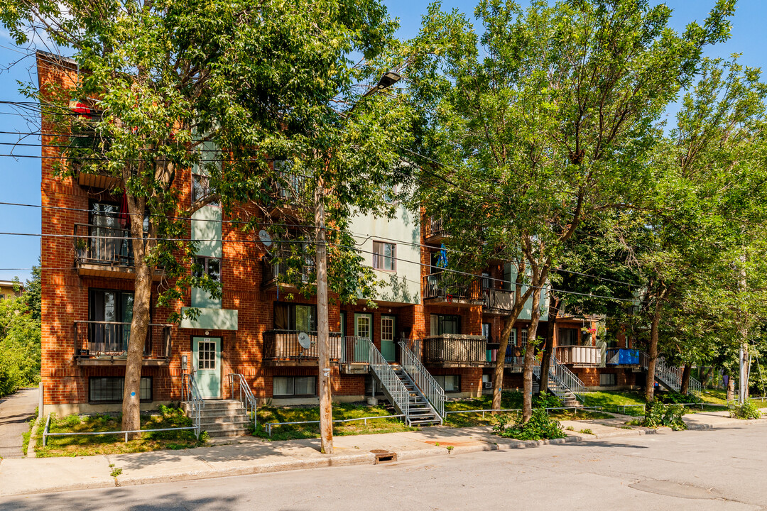 711 Walnut Rue in Montréal, QC - Building Photo