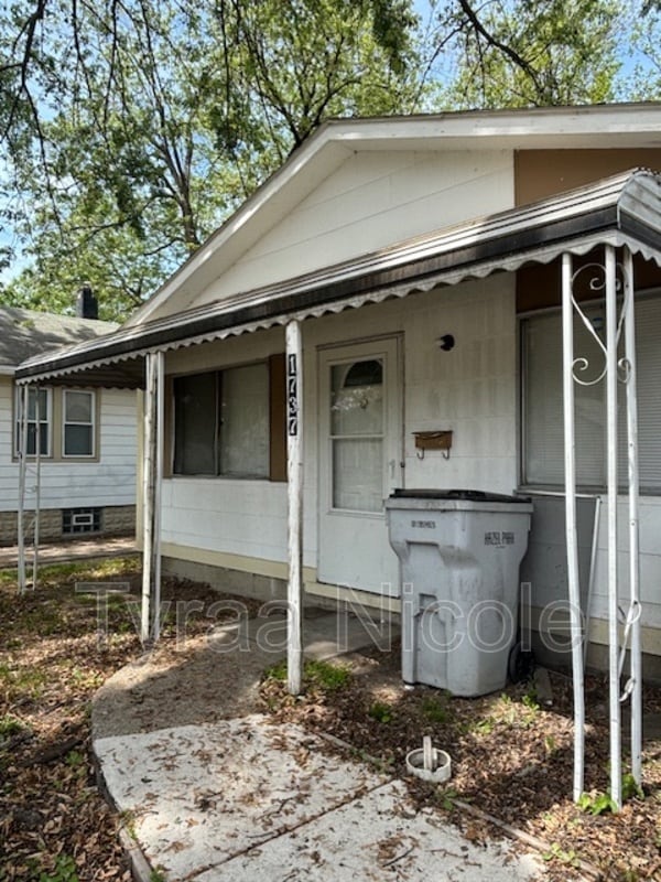 property at 1737 E Jarvis Ave