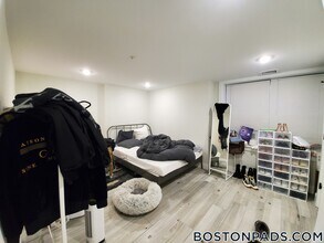 79 Linden St, Unit 2 in Boston, MA - Building Photo - Building Photo