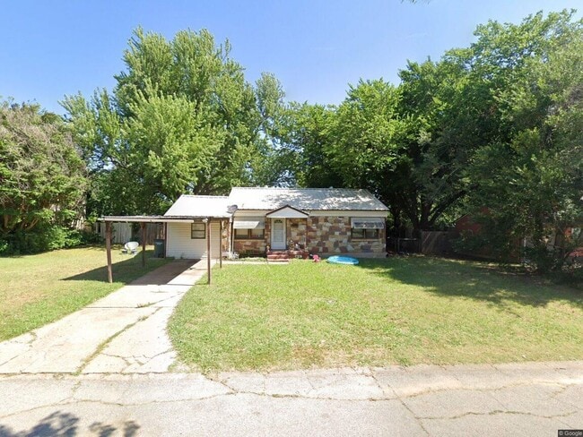 property at 4625 SE 23rd St