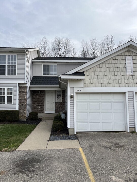7992 Green Meadow Ct in Georgetown Township, MI - Building Photo
