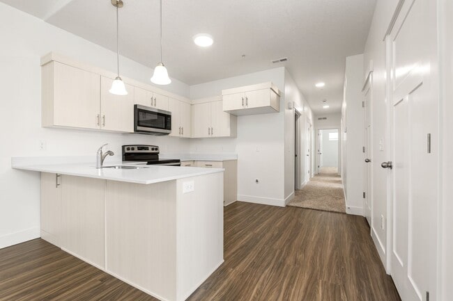 13714 S Hanley Ln in Riverton, UT - Building Photo - Building Photo