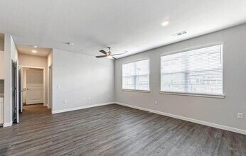 15323 Vance Jackson Rd in San Antonio, TX - Foto de edificio - Building Photo