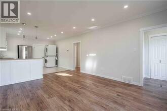 204 Glow Ave in Hamilton, ON - Building Photo - Building Photo