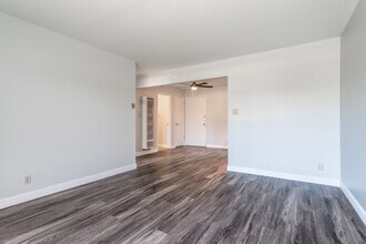Courtyard Apartments in Hayward, CA - Building Photo - Interior Photo