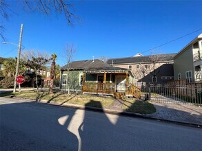 2626 Columbia St in Houston, TX - Building Photo - Building Photo
