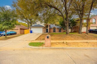 907 Yellowstone Dr in Mansfield, TX - Foto de edificio - Building Photo