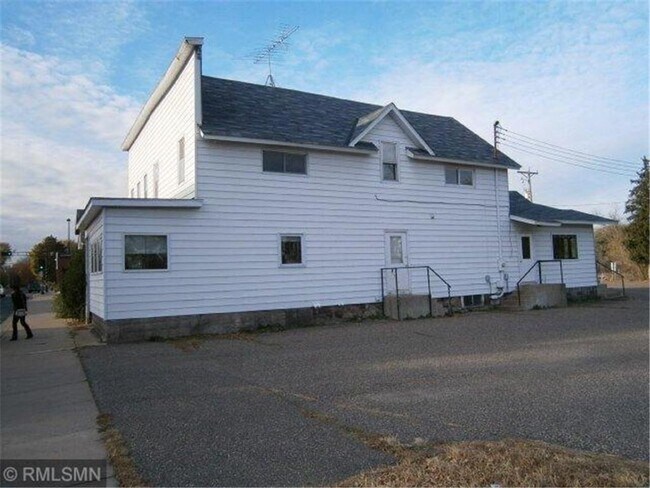 118 Spring St-Unit -1 in Somerset, WI - Building Photo - Building Photo