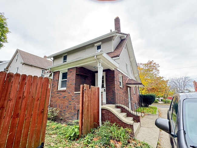 2221 13th St SW in Akron, OH - Building Photo - Building Photo