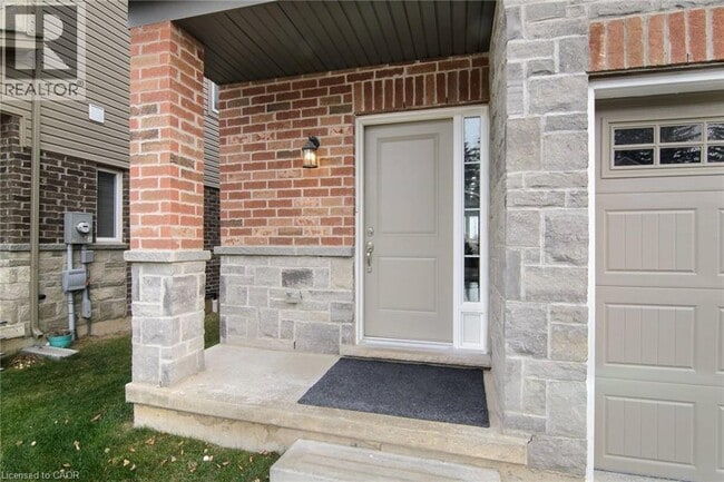 14 Cleland Ave in Hamilton, ON - Building Photo - Building Photo