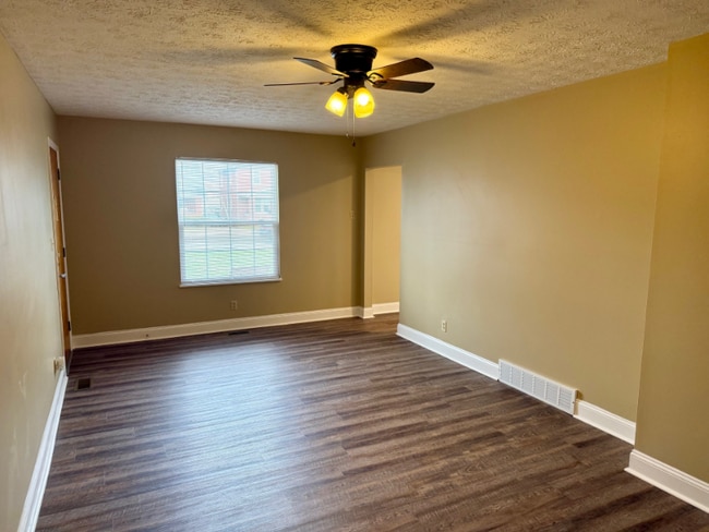 2203 Adams Ave in Huntington, WV - Foto de edificio - Building Photo