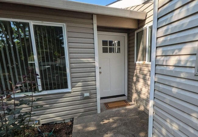 1555 Madras St SE in Salem, OR - Building Photo - Building Photo
