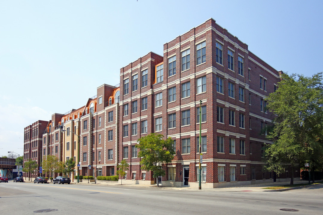 2602-2622 W Diversey Ave in Chicago, IL - Foto de edificio