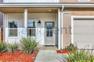 823 Blue Oak Lane W in Madera, CA - Building Photo - Building Photo