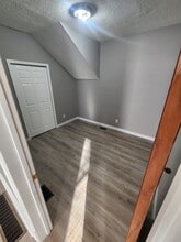 445 W Carpenter St, Unit 1 in Springfield, IL - Building Photo - Building Photo