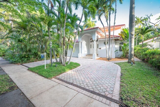 1135 Asturia Ave in Coral Gables, FL - Building Photo - Building Photo