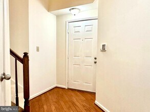 2111 Highcourt Ln-Unit -304 in Herndon, VA - Building Photo - Building Photo