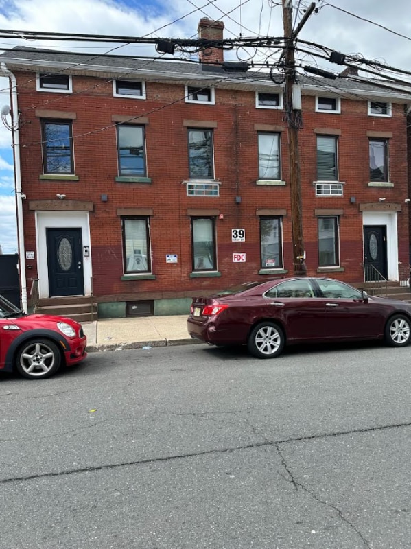 property at 39 Throop Ave