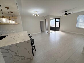 11864 NW 11th St in Pembroke Pines, FL - Building Photo - Building Photo