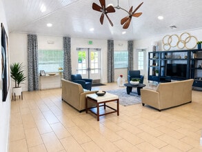 East Pointe Place II in Ft. Myers, FL - Foto de edificio - Building Photo