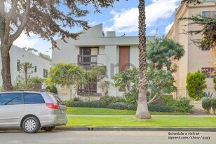 922 Lincoln Blvd in Santa Monica, CA - Building Photo