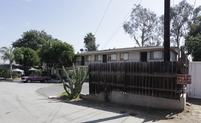 200-220 Hillside Ct in La Habra, CA - Building Photo - Building Photo