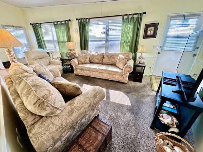 property at 527 Nettles Blvd