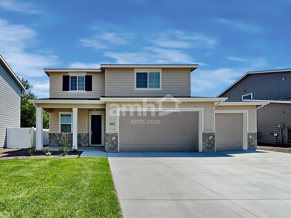 662 S Rocker Ave in Kuna, ID - Building Photo