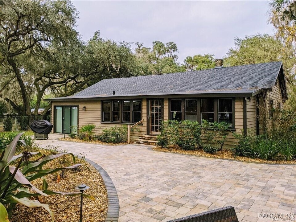 315 S Nesbitt Terrace in Inverness, FL - Foto de edificio