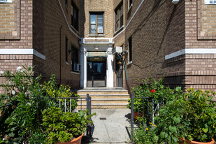 32-32 34th Street in Long Island City, NY - Foto de edificio - Building Photo