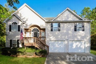 8417 Cyprus Ridge Way in Douglasville, GA - Building Photo