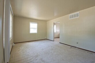 409 24th Ave NW in Minot, ND - Building Photo - Building Photo