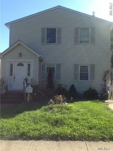 23 Sands Point Rd-Unit -2 in Port Washington, NY - Building Photo