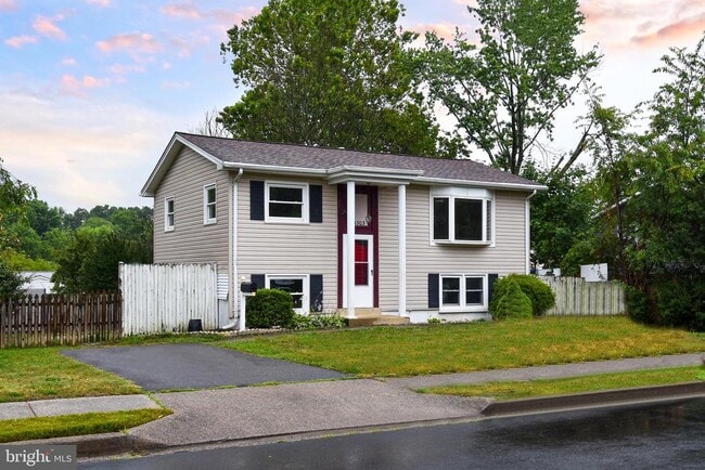 13303 Huntington Ln in Woodbridge, VA - Building Photo - Building Photo
