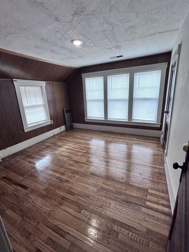 313 S Hickory St in Ottawa, KS - Building Photo - Building Photo