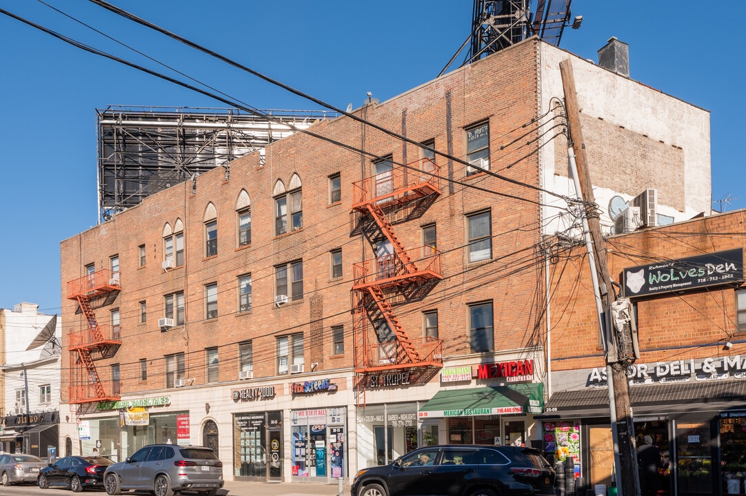 30-07 Astoria Blvd in Astoria, NY - Building Photo