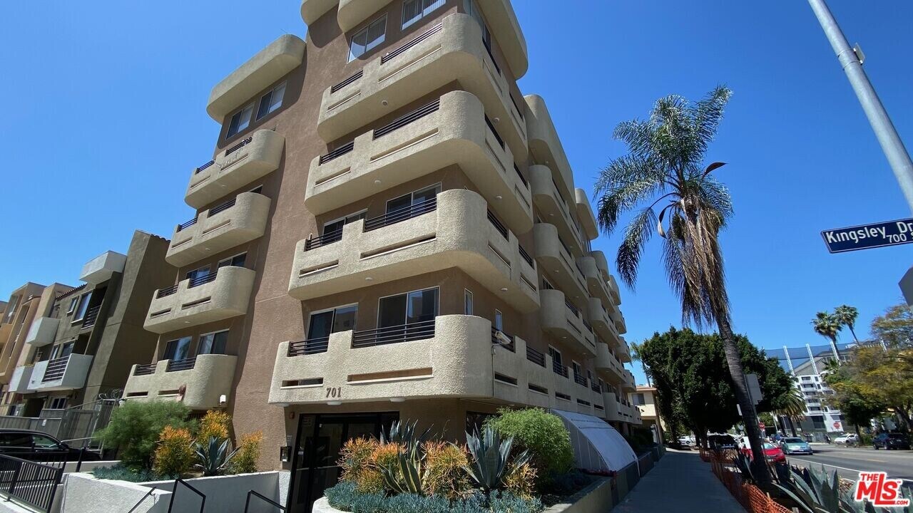 701 S Kingsley Dr in Los Angeles, CA - Building Photo